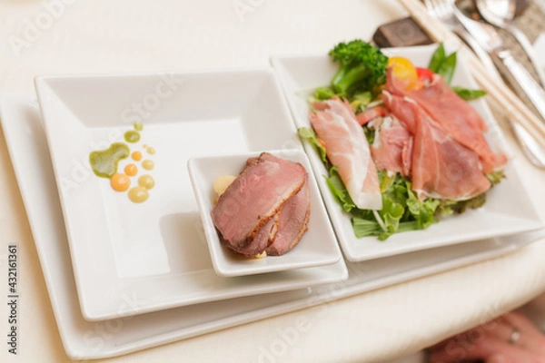 Obraz ローストビーフと生ハムのサラダ
