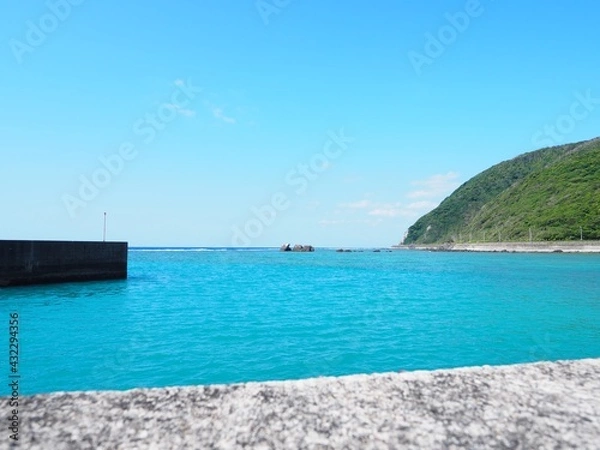 Fototapeta 奄美大島、嘉渡の港