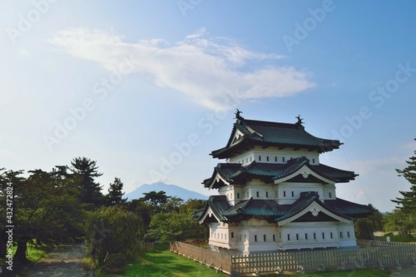 Fototapeta 弘前城と岩木山