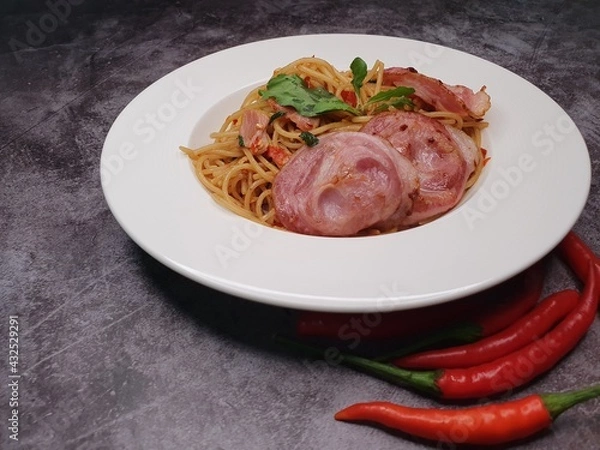 Obraz Spaghetti hot and spicy with bacon