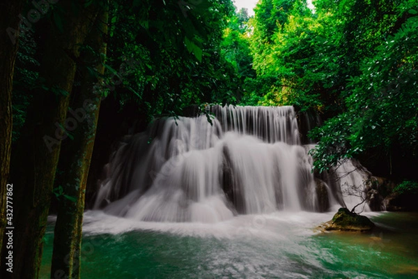 Fototapeta waterfall in the jungle