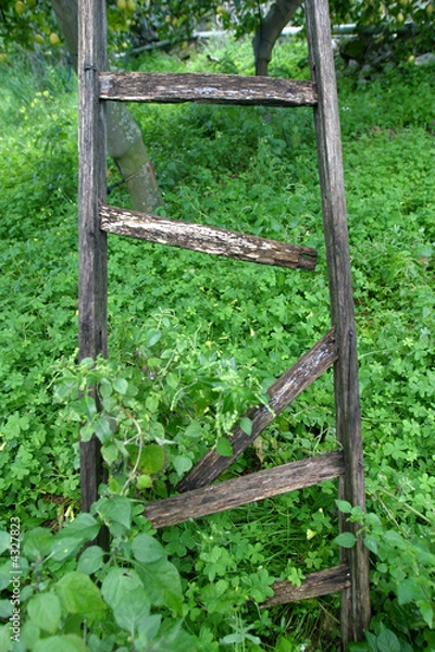 Fototapeta Unfallgefahr - defekte Leiter