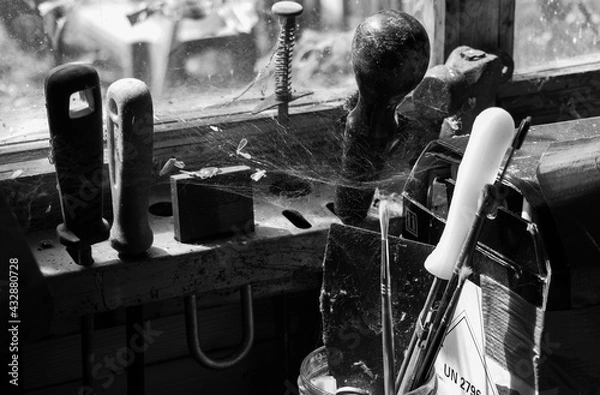 Obraz Dusty toolshed