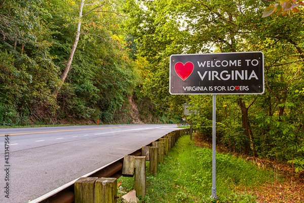 Fototapeta Welcome to Virginia sign located at the Maryland, Virginia state border at Purcellville, Virginia. The black sign has a red heart shape and 'Virginia is for lovers' slogan underneath.