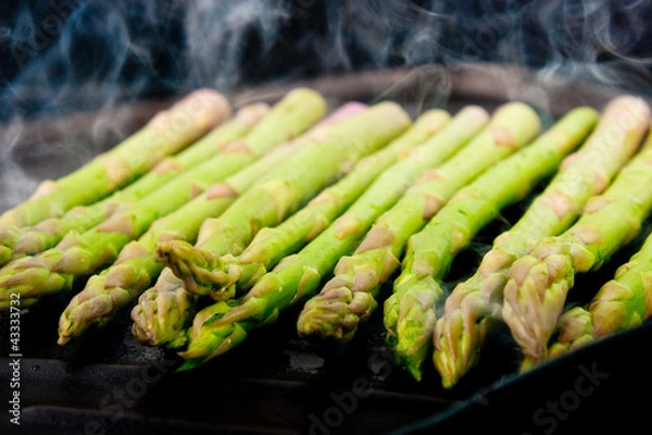 Fototapeta grilling asparagus