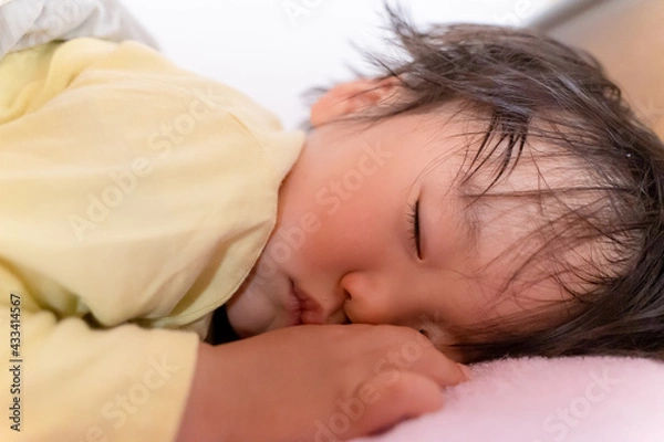Fototapeta お昼寝中の男の子