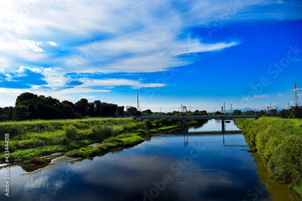 Obraz 青空の反射する穏やかな川