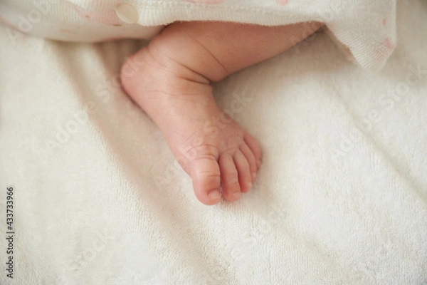 Fototapeta 赤ちゃんの足