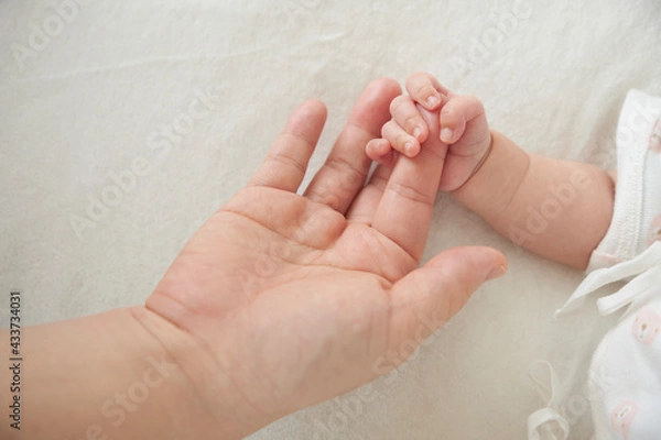 Fototapeta 赤ちゃんの手