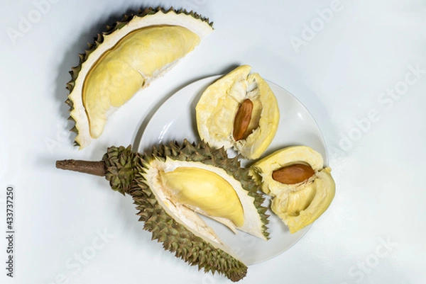 Obraz durian that has been peeled. ripe durian isolated on white background