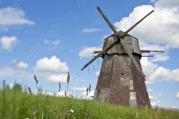Fototapeta old mill in a fild