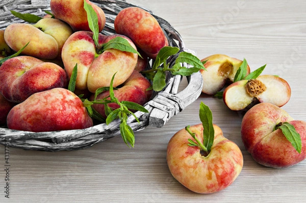 Fototapeta Cesta con paraguayas.