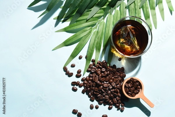 Obraz ボタニカルなアイスコーヒーとコーヒー豆