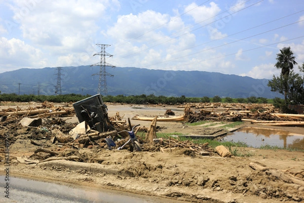 Fototapeta 線状降水帯豪雨による河川氾濫被害