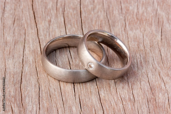 Obraz ringe auf holzuntergrund