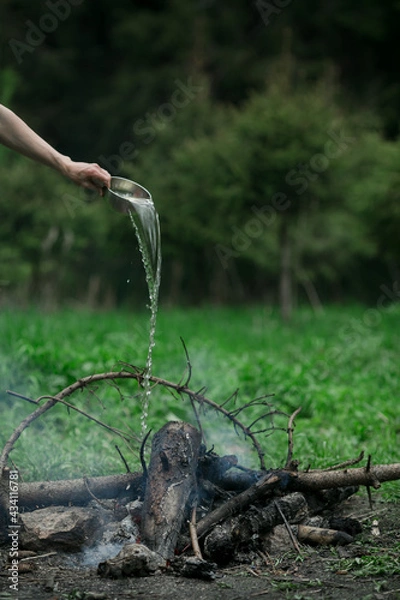 Obraz A man puts out a fire in the forest.
