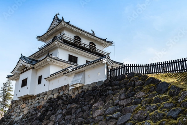 Fototapeta 日本の城　春の益岡公園にある白石城