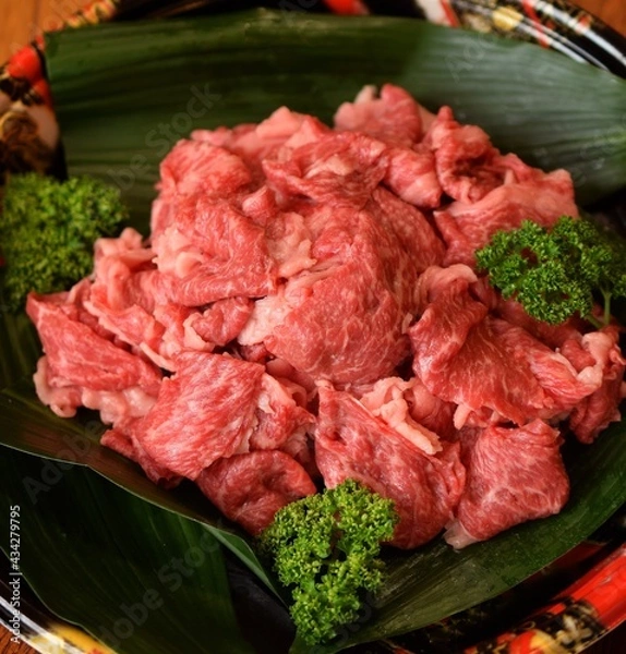 Obraz 日本の和牛肉、薄切り肉、すき焼き用の牛肉、霜降り肉、スライスした和牛肉