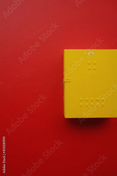 Fototapeta red and yellow wall