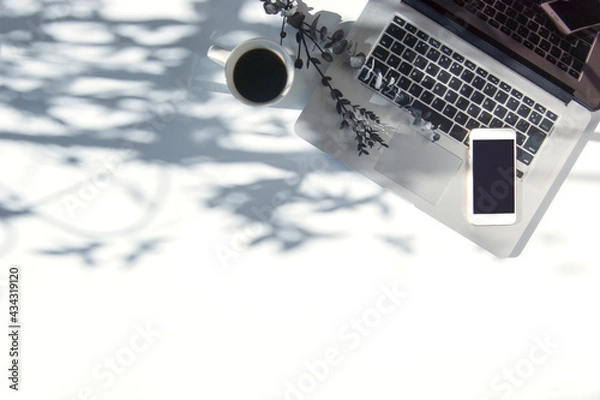 Obraz ワークスペースイメージ　パソコンとスマートフォン　白背景