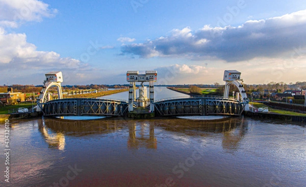 Obraz lock in the river