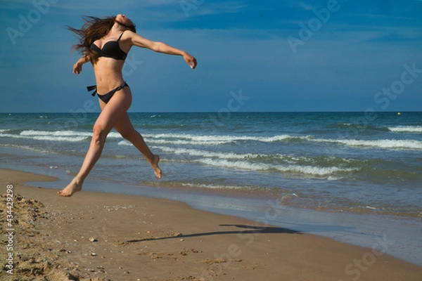 Obraz mujer en la playa