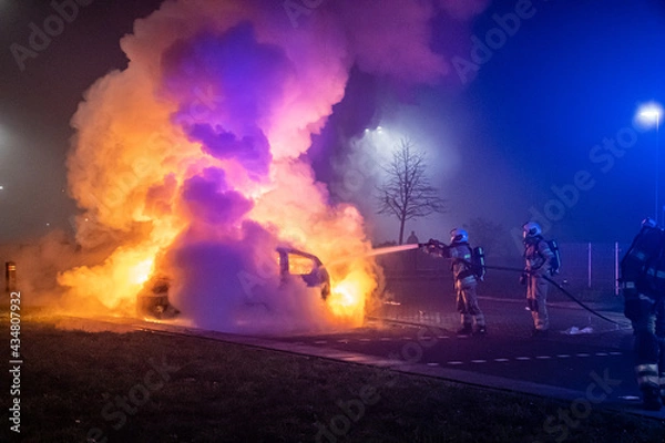 Obraz Car on fire at night