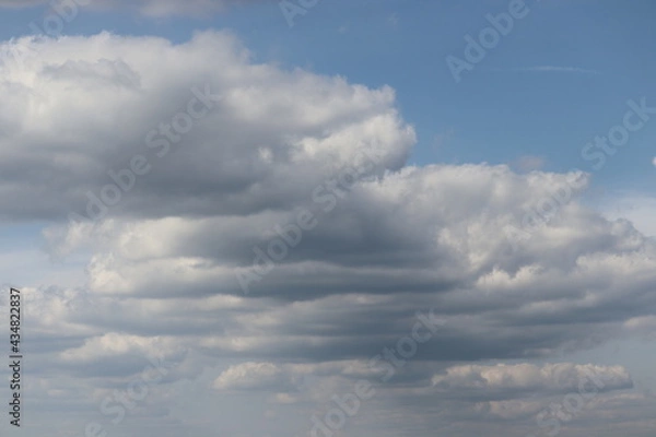Fototapeta いくつかの雲と青い空