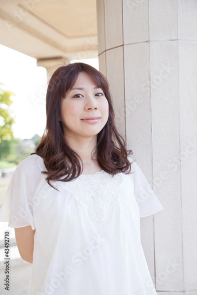 Obraz 微笑む若い女性