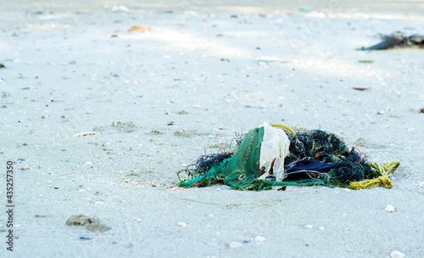 Obraz garbage on the beach