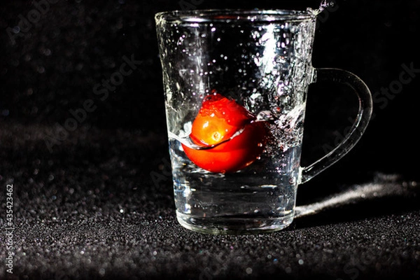 Obraz tomato in a glass