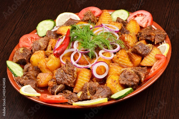 Obraz a large dish with fried meat and stewed vegetables