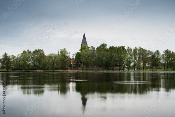 Obraz widok kościoła nad jeziorem 