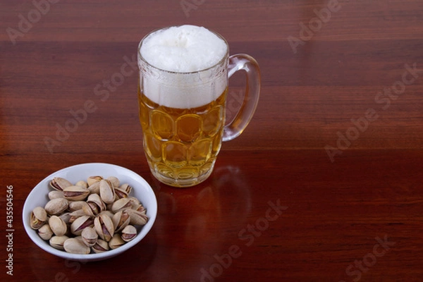 Fototapeta Beer with nuts. .