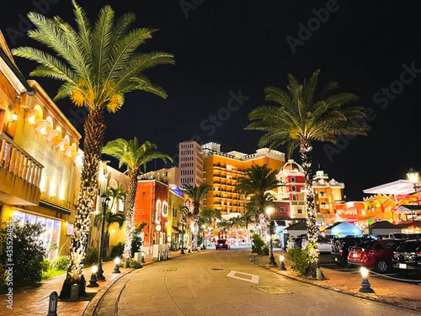 Obraz 美浜タウンリゾート・アメリカンビレッジの夜景(沖縄県北谷町)