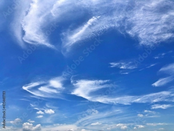 Obraz Dusk splash clouds against blue sky in sunshine day. Hazy sky.