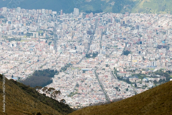 Fototapeta Vista de la ciudad de Quito con sus edificios 