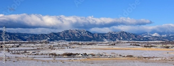 Fototapeta the  striking boulder flatirons and  snow -capped peaks of the front range of the colorado rocky mountains in winter as seen from broomfield, colorado