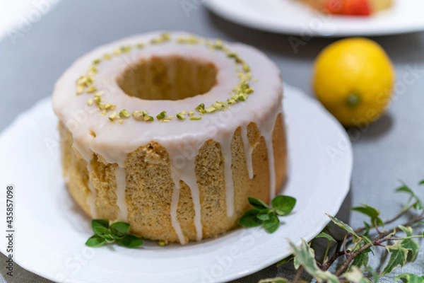 Obraz 白いお皿に盛り付けられたウィークエンドシトロン