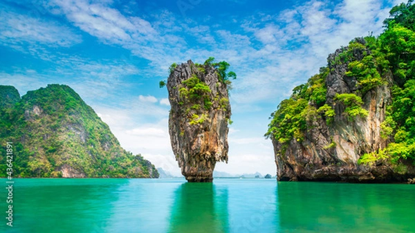 Fototapeta Zdziwiony przyroda malowniczy widok krajobraz wyspa Jamesa Bonda zatoka Phang-Nga, atrakcja słynna popularna atrakcja turystyczna podróż Phuket Tajlandia letnia wycieczka na wakacje, turystyka piękne miejsce docelowe Azja