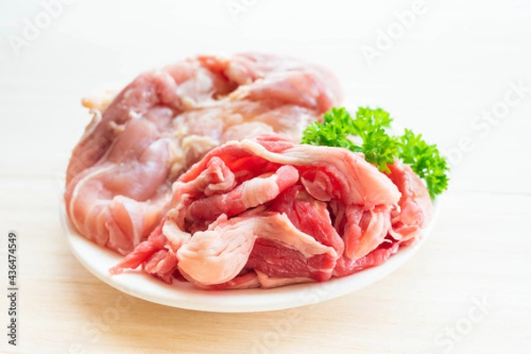 Fototapeta 鶏もも肉と薄切り牛肉