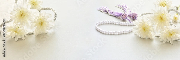 Obraz 白い菊の花　数珠
