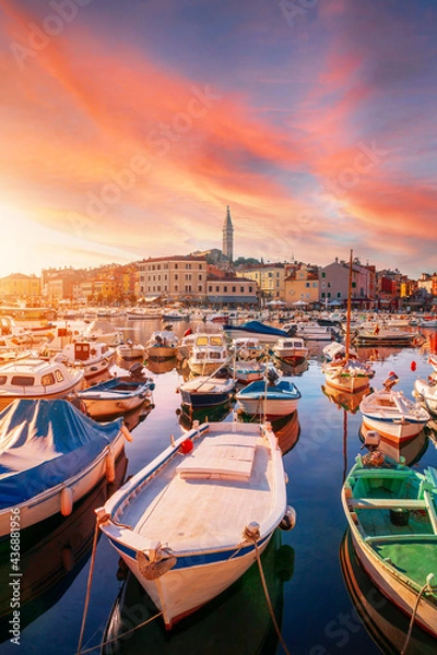 Obraz Cozy and quiet town of Rovinj with beautiful colorful houses on the Istrian peninsula, Adriatic sea at sunset