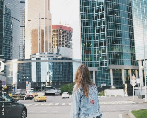 Fototapeta 
young woman extinguishes in the city near the skyboxes and in the subway