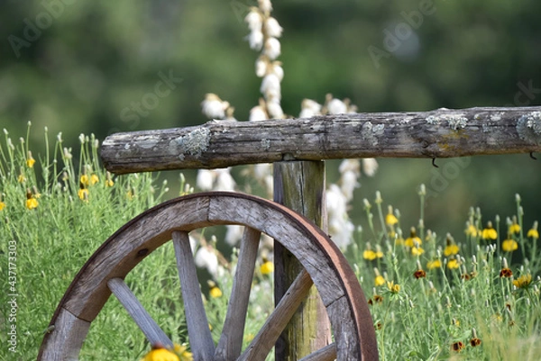 Fototapeta old wooden wheel hitching post