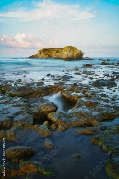 Fototapeta playe con rocas