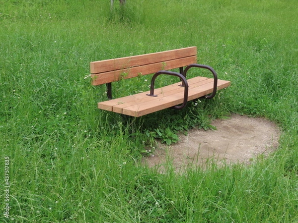 Fototapeta 都会のベンチ