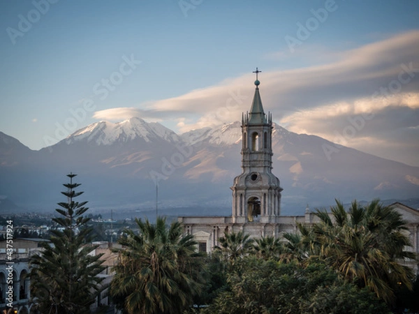 Fototapeta Basilica Cathedral of Arequipa with the Chachani volcano background.