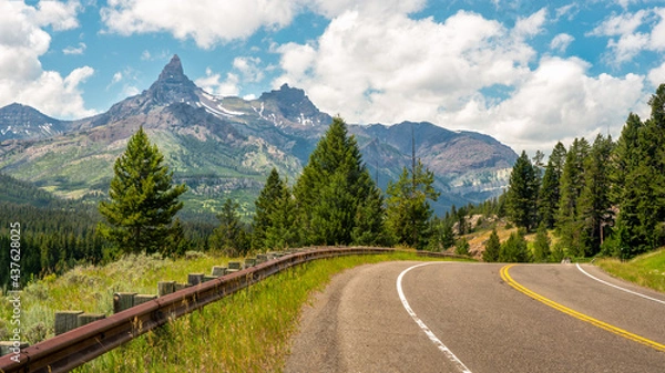 Fototapeta Beartooth Scenic Byway - Pilot and Index Peak in the Absaroka Range