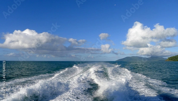 Fototapeta waves crashing on the ship